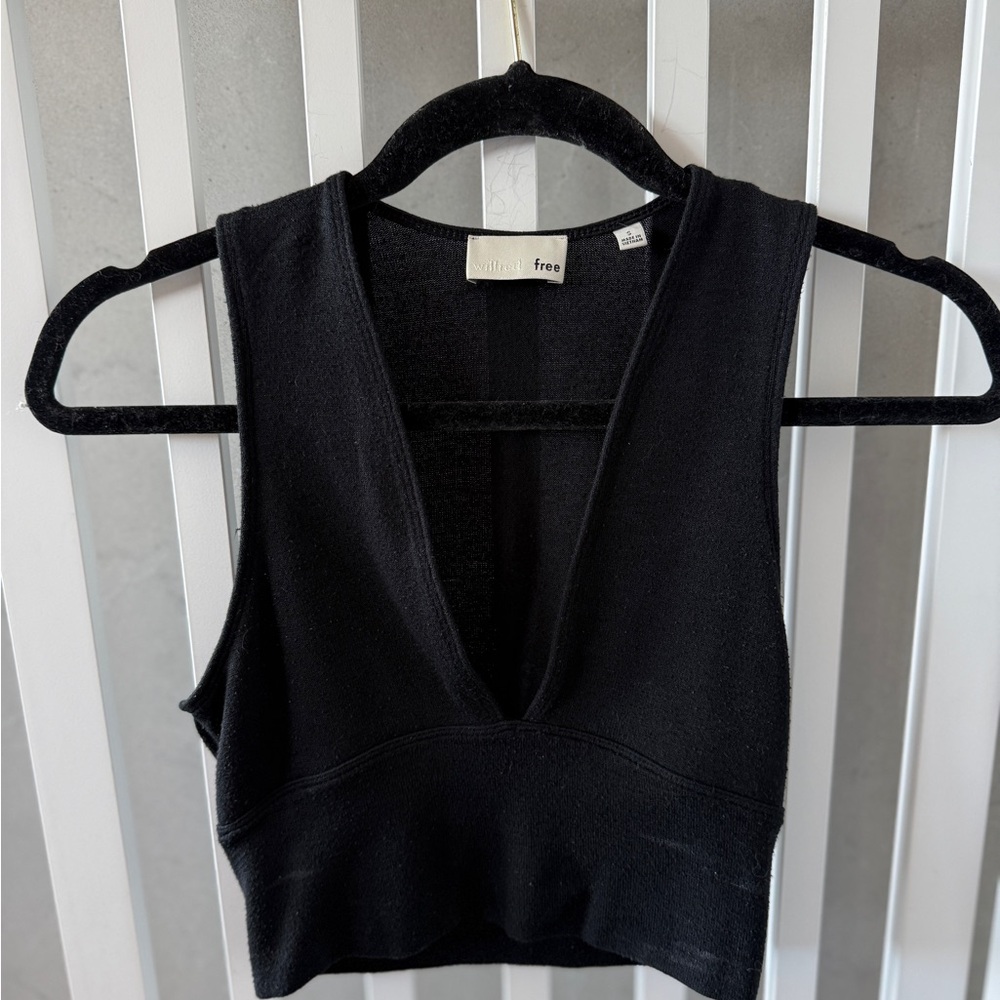 Wilfred Black Deep V Cropped Tank